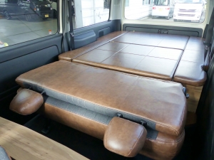ハイエースバン新車アウトレット特設カラーライトイエロー　安全装備付き