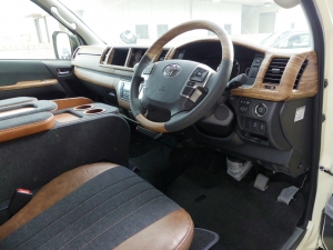 ハイエースバン新車アウトレット特設カラーライトイエロー　安全装備付き