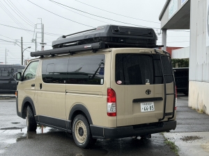ハイエースバンflexdreamデモカー販売　ハイエースアースカラーベージュ　MONOBOX-H01　8人乗り内装架装