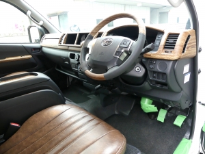 ハイエースバンスパロン　4WD　ディーゼル