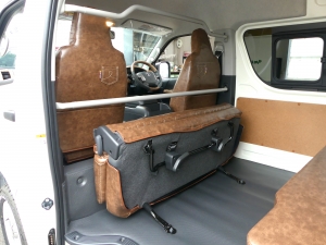 ハイエースバンスパロン　4WD　ディーゼル