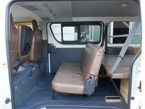 ハイエースバンDX　4WD　ディーゼル　丸目