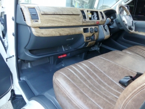 ハイエースバンDX　4WD　ディーゼル　丸目
