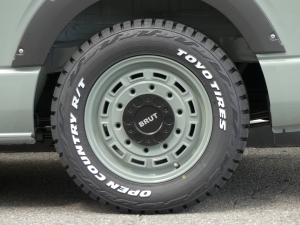 ハイエースバンディーゼル4WD　アースカラーパッケージ6X3アーバンカーキ