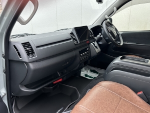 ハイエースバン新型ハイエースコンプリートカー