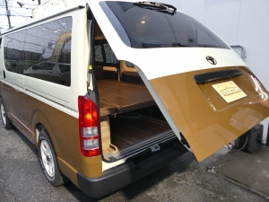ハイエースバン新型ハイエース　コンプリートカー