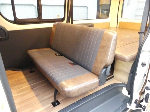 ハイエースバン新型ハイエース　コンプリートカー