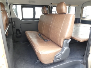 ハイエースバン9型一部改良　ガソリン4WD　アースカラーパッケージ：ベージュ