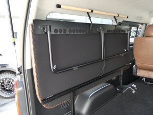 ハイエースバン9型一部改良　ガソリン4WD　アースカラーパッケージ：ベージュ
