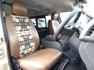 ハイエースバン9型一部改良　ガソリン4WD　アースカラーパッケージ：ベージュ