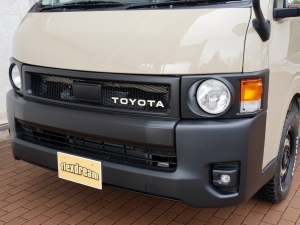 ハイエースＶ10型　ガソリン4WD　アースカラーパッケージ：ベージュ