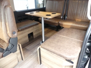 ハイエースワゴン新車カスタムコンプリート