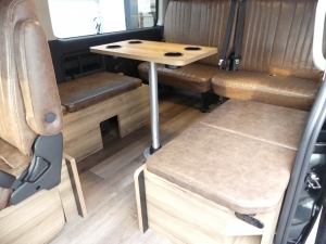 ハイエースワゴン新車カスタムコンプリート