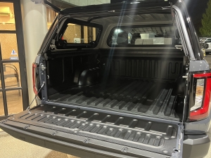 ハイラックス新型ハイラックスピックアップ　GUN226
