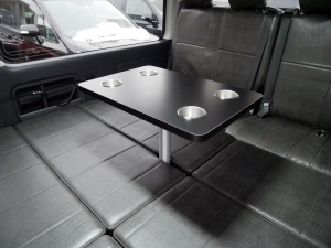ハイエースワゴンキャンプ　車中泊　アウトドア　レジャー　内装架装