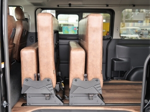 ハイエースバンディーゼル4WD　丸目カスタム　ネオクラシック
