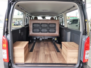 ハイエースバンディーゼル4WD　丸目カスタム　ネオクラシック