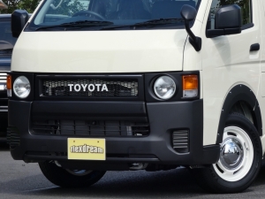 ハイエースバンDX　4WD　ディーゼル　丸目