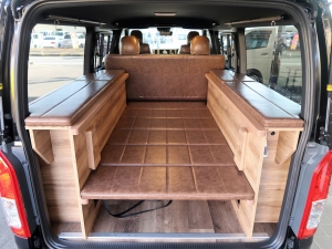 ハイエースＶディーゼル4WD　丸目カスタム　ネオクラシック