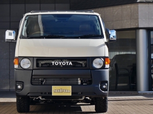 ハイエースバンディーゼル4WD　丸目カスタム　ネオクラシック