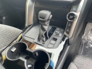 ランドクルーザー３００新型ランクル300　ツインターボ