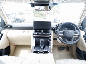 ランクル３００新型ランクル300　ZX　ガソリンツインターボ