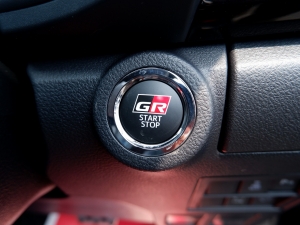 ハイラックスGRスポーツ 新型ハイラックスGR-SPORT
