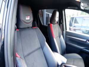 ハイラックスGRスポーツ 新型ハイラックスGR-SPORT