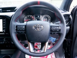 ハイラックスGRスポーツ 新型ハイラックスGR-SPORT