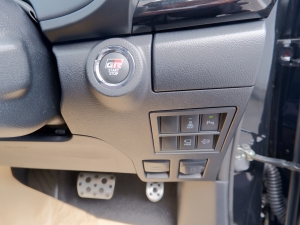 ハイラックスGRスポーツ 新型ハイラックスGR-SPORT