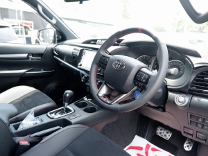 ハイラックスGRスポーツ 新型ハイラックスGR-SPORT