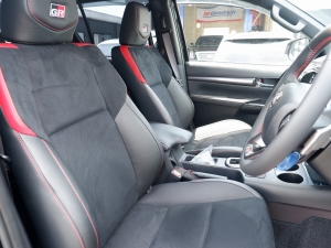 ハイラックスGRスポーツ 新型ハイラックスGR-SPORT