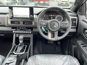 トライトントライトン　リフトアップ　トライトン新車コンプリート