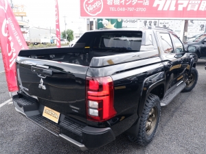 トライトン三菱ピックアップトラック　トライトン