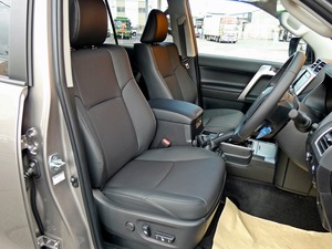 ランクルプラド特別仕様車　マットブラックエディション