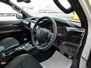 ハイラックスGRスポーツ 新型ハイラックスGR-SPORT