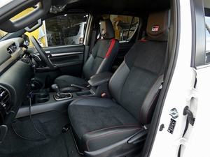 ハイラックスGRスポーツ 新型ハイラックスGR-SPORT