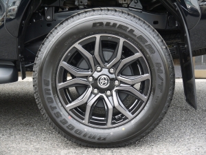 ハイラックスGRスポーツ 新型ハイラックスGR-SPORT