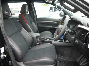 ハイラックスGRスポーツ 新型ハイラックスGR-SPORT