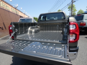 ハイラックス新車ハイラックス　オキサイドブロンズメタリック