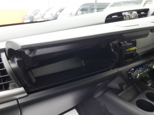 ハイラックス新車アウトレット安全装備 一部改良モデル 新型ハイラックス