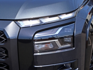 トライトン三菱ピックアップトラック　トライトン