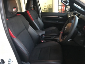 ハイラックスGR　新車カスタムコンプリート　展示車特別価格