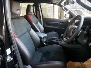 ハイラックスGR　新車カスタムコンプリート　展示車特別価格