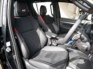 ハイラックスGRスポーツ 新型ハイラックスGR-SPORT