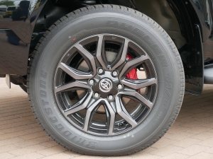ハイラックスGRスポーツ 新型ハイラックスGR-SPORT