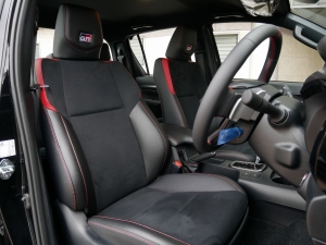 ハイラックスGRスポーツ 新型ハイラックスGR-SPORT