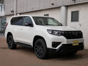 ランクルプラド新車未登録150プラド　ディーゼル　7人乗