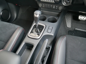 ハイラックスGRスポーツ 新型ハイラックスGR-SPORT