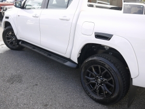 ハイラックス新車コンプリートトラック　SUV